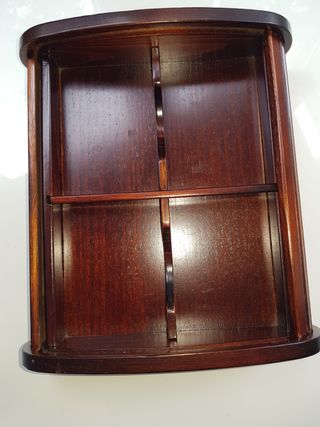 Caja madera para guardar barajas.