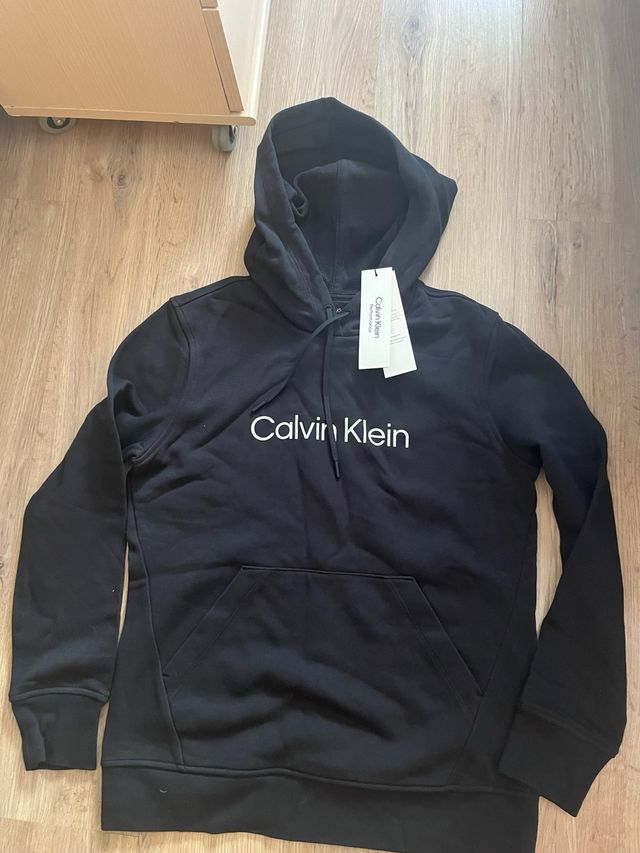 Sudadera Calvin Klein mujer de segunda mano por 50 EUR en Alcalá