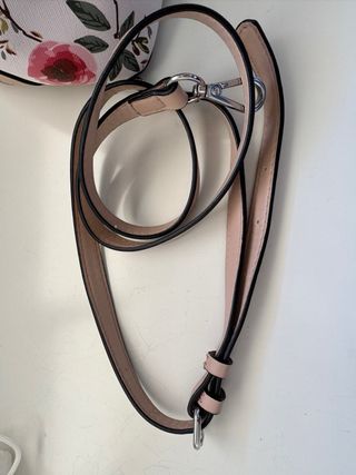 Bolso Guess. Urge vender!!