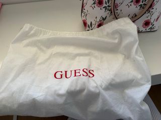 Bolso Guess. Urge vender!!