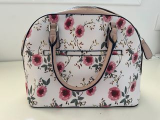 Bolso Guess. Urge vender!!