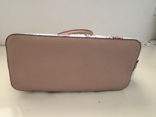 Bolso Guess. Urge vender!!