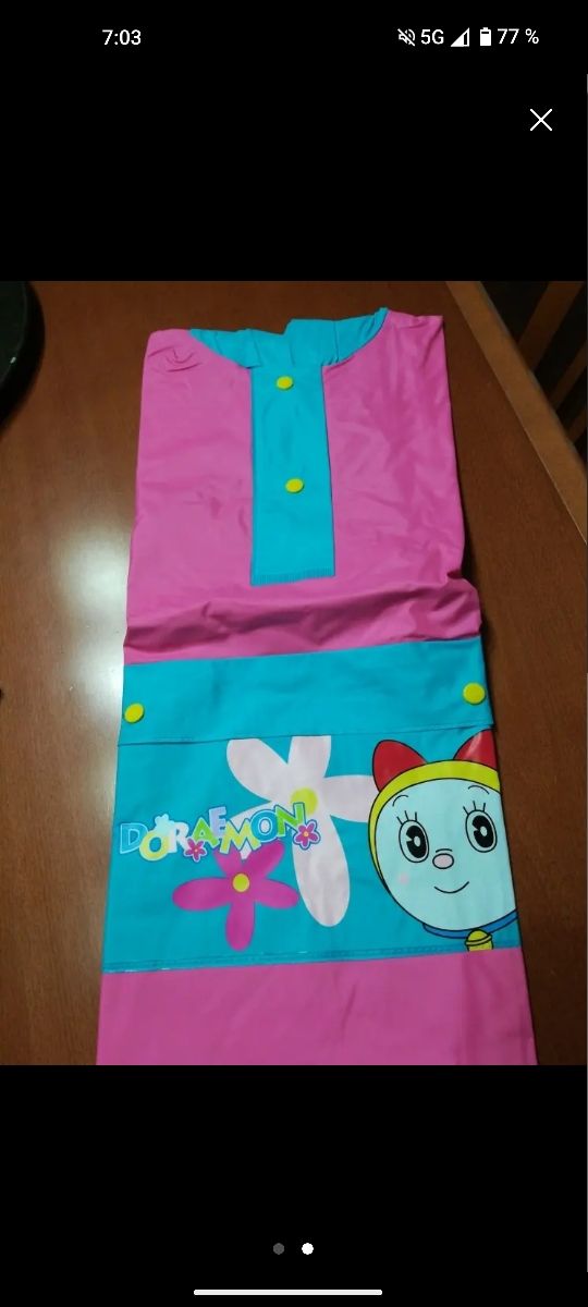 dos chubasqueros Doraemon