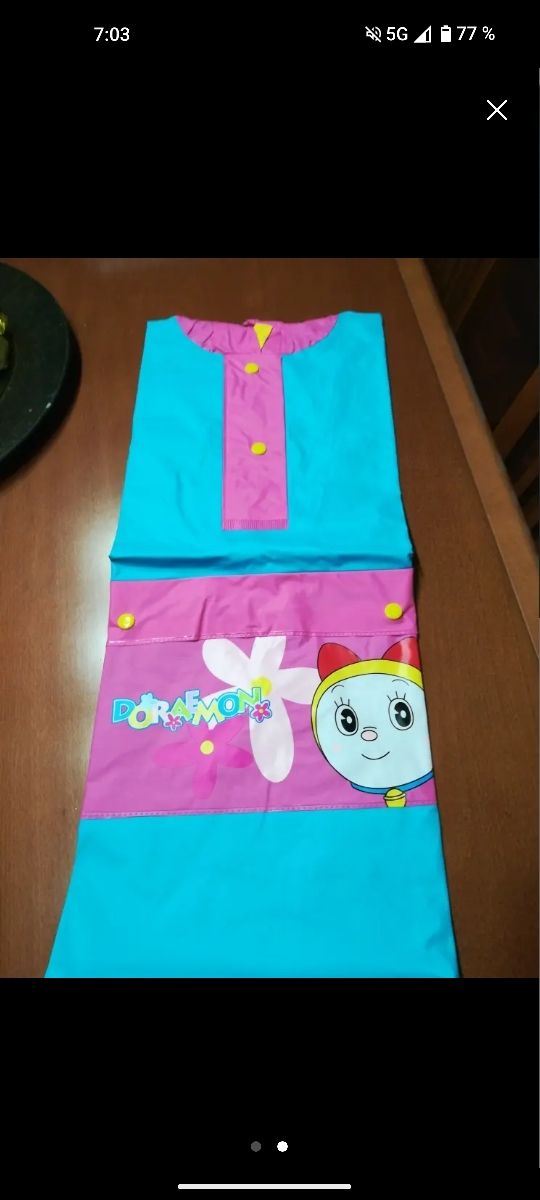 dos chubasqueros Doraemon