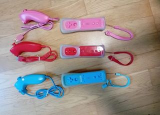Consola wii ( volantes, micrófonos..