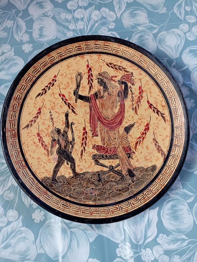 Plato de Cerámica pintado a Mano.