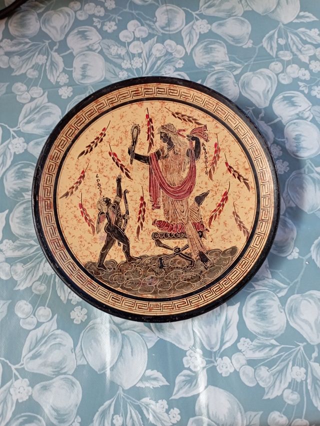 Plato de Cerámica pintado a Mano.