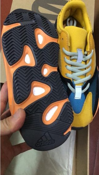 adidas yeezy boost 700 37