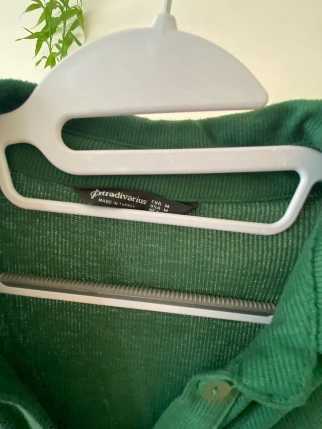 Vestido verde fruncido Stradivarius