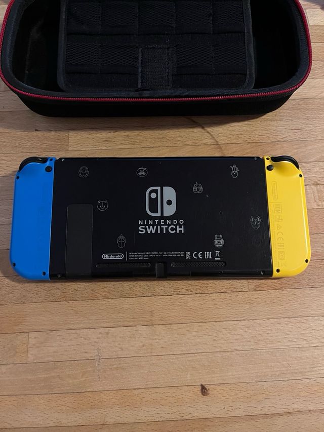 Nintendo Switch + 5 juegos y funda.