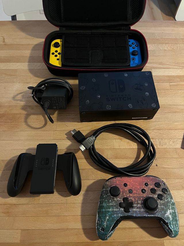 Nintendo Switch + 5 juegos y funda.