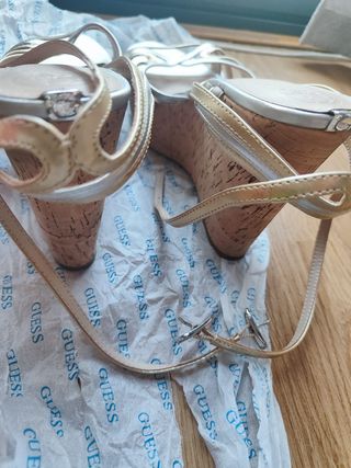 Sandalias Guess 🛑