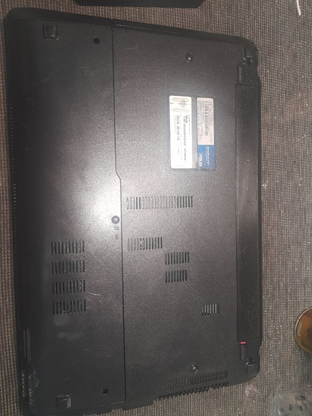 Vendo un laptop asus con Windows 10