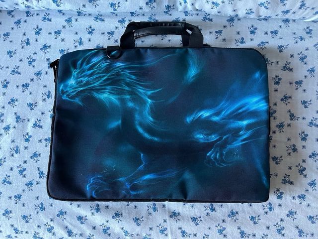 Funda de ordenador con estampado de dragon