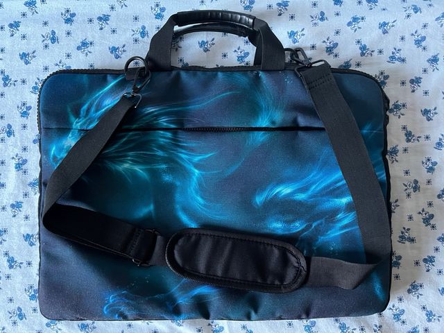 Funda de ordenador con estampado de dragon