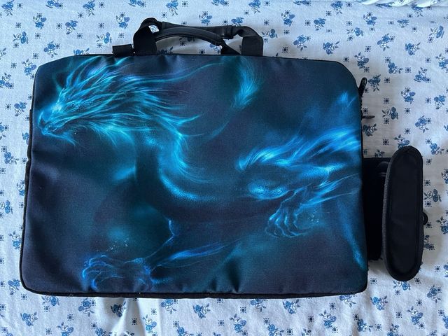 Funda de ordenador con estampado de dragon