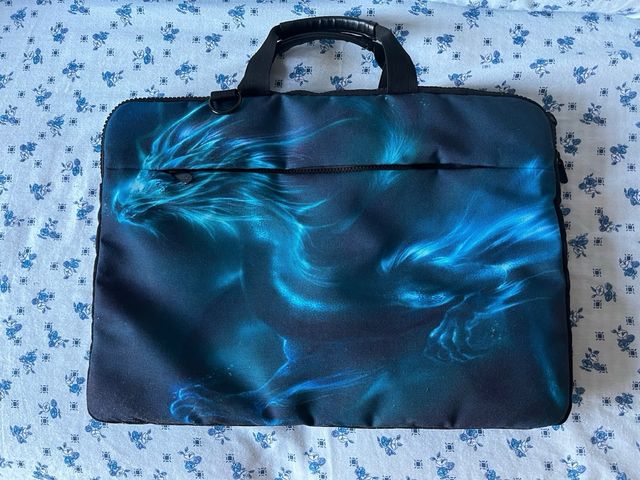 Funda de ordenador con estampado de dragon