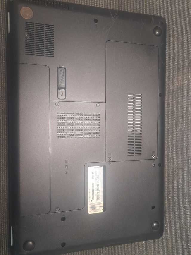 Vendo un laptop compatto con Windows 10