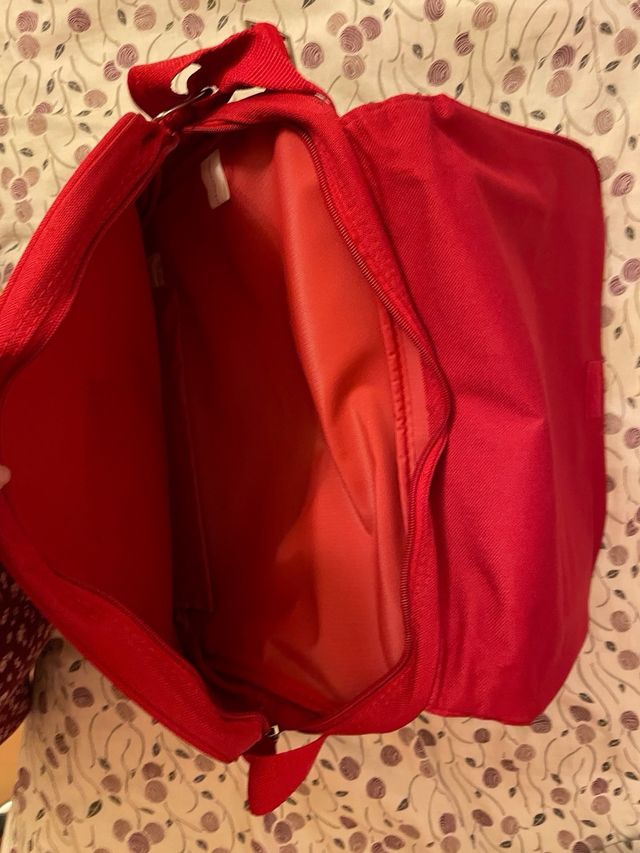 Mochila de hiaje roja 30x37x7