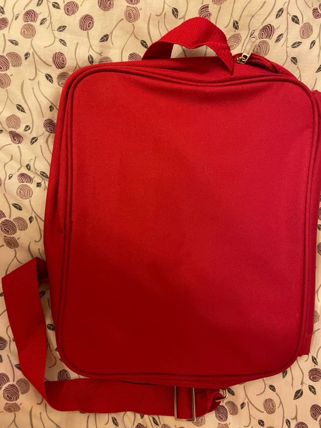 Mochila de hiaje roja 30x37x7