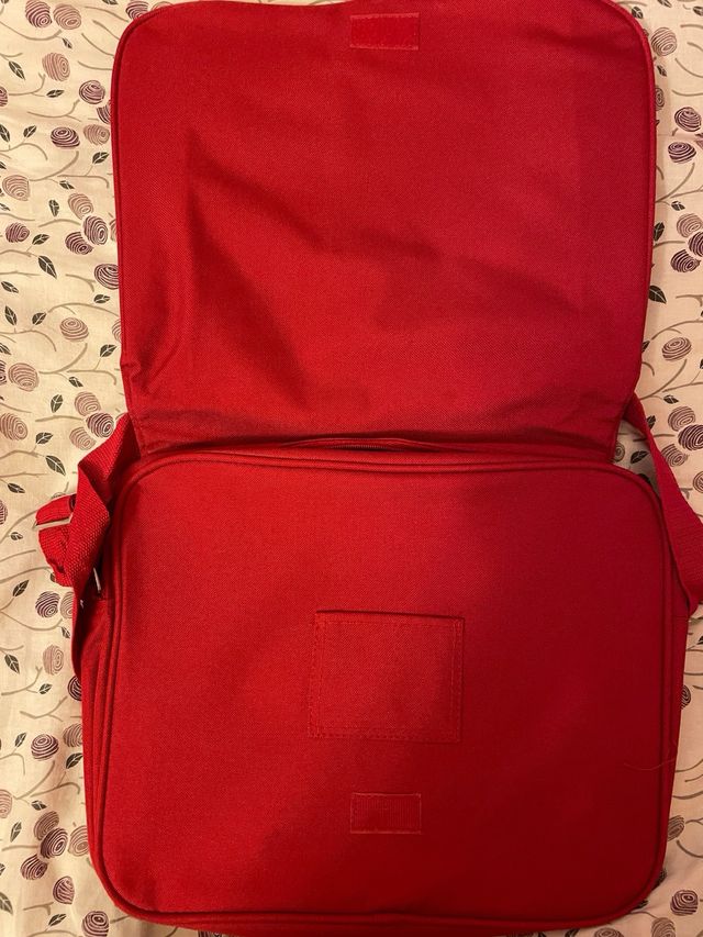 Mochila de hiaje roja 30x37x7
