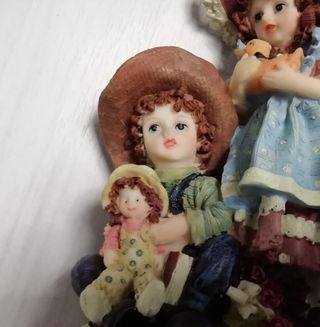 3 statuine in resina,dipinte a mano.