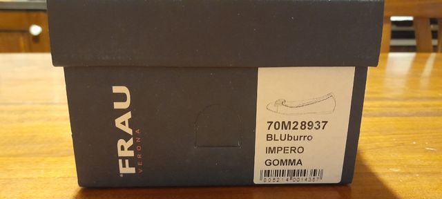 Ballerina Frau blu e burro