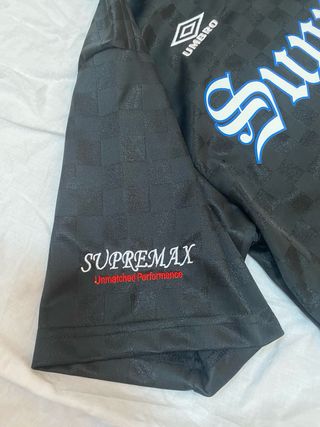 Camiseta SUPREME negra