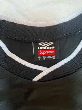 Camiseta SUPREME negra