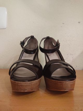 ARMAND BASI - sandalias tacon charol marron 37
