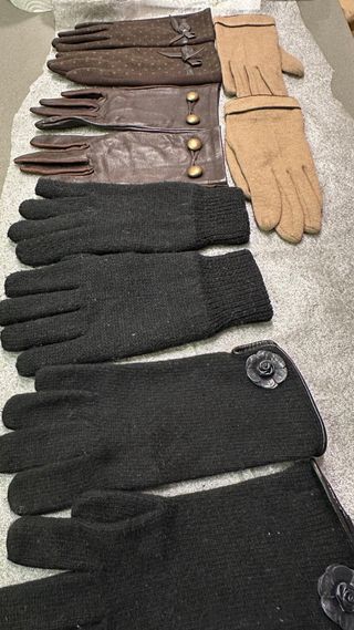 Lote de 5 pares variados de guantes.