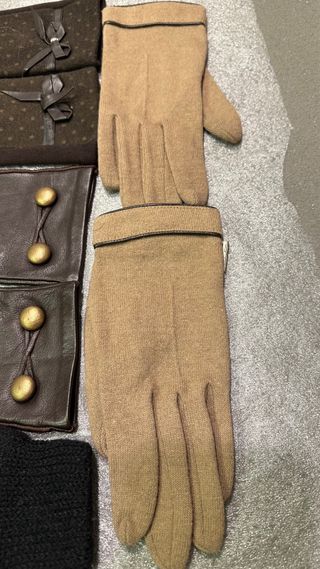 Lote de 5 pares variados de guantes.