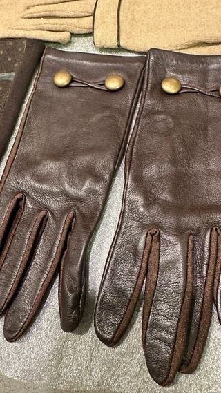 Lote de 5 pares variados de guantes.