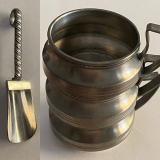 3 Porta tazza da caffe’ e cucchiaino in peltro 95%