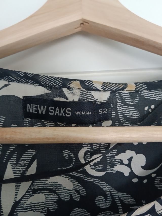 Blusa estampada blanca y negra