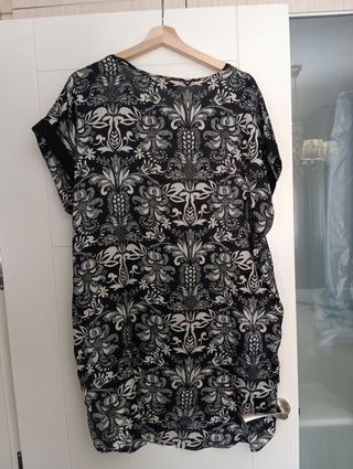 Blusa estampada blanca y negra 