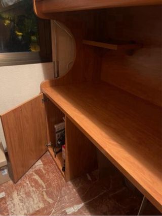 Cama escritorio con gran almacenaje.