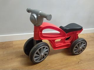 Moto juguete roja