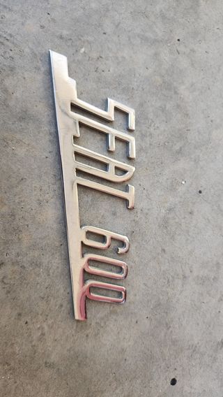 Emblema trasero Seat 600