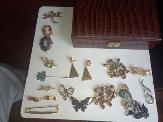 Caja joyero camafeos pendientes broches