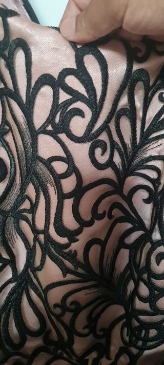 Vestido de cóctel con capa 