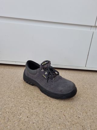 Zapatos reforzados