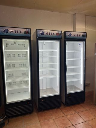 Nevera expositora de una puerta se bebida 