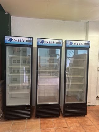 Nevera expositora de una puerta se bebida 