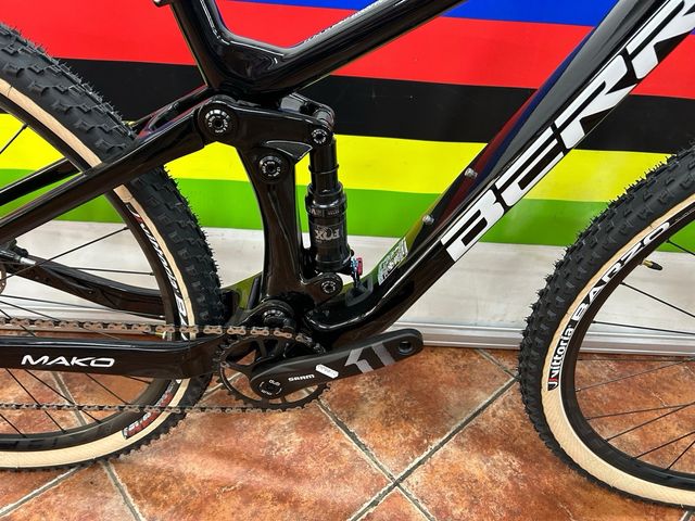 Oferta bicicleta Berria mako 4 negra nueva 