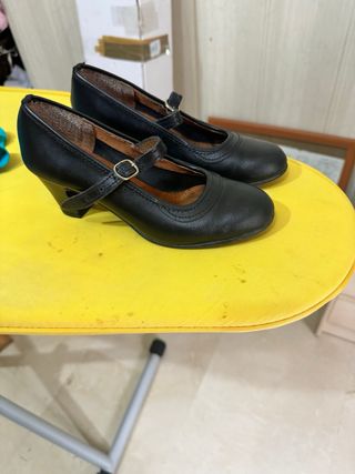 Zapatos sevillana niña