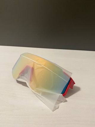 Gafas polarizadas rojas