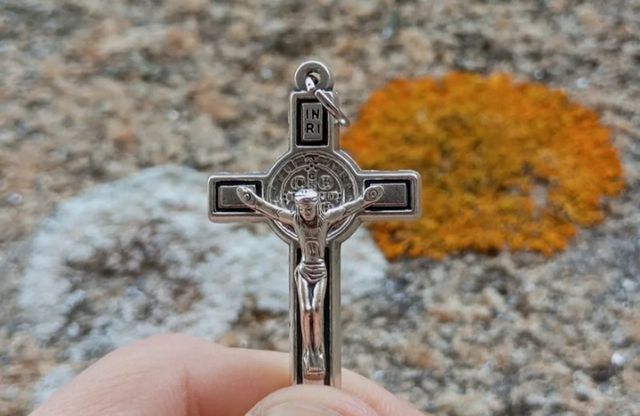 Cruz San Benito + 5 pesetas 1949+ 50 pesetas 1957