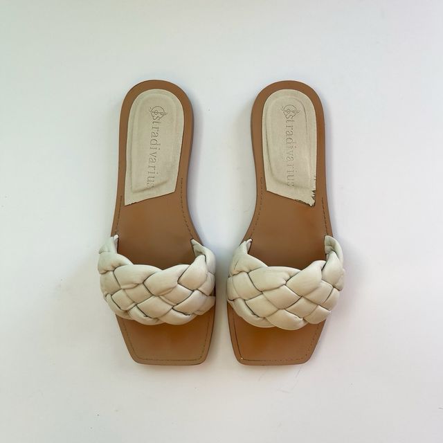 Sandali bassi Stradivarius.