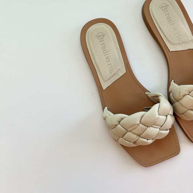 Sandali bassi Stradivarius.